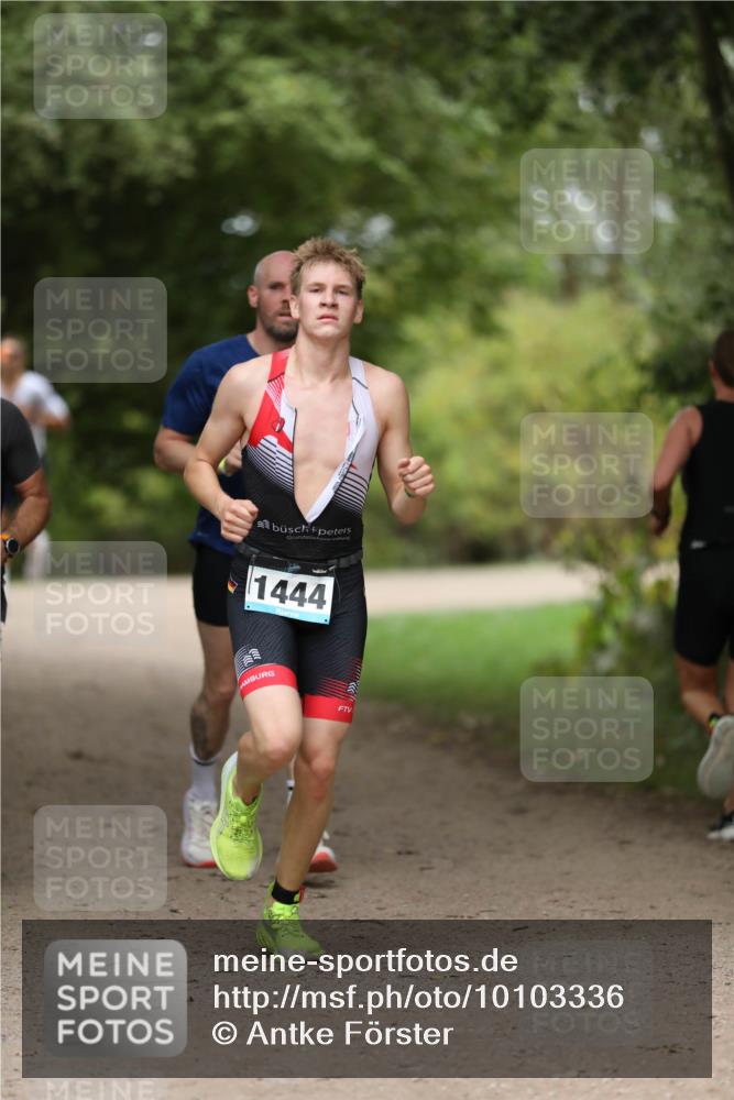 30.08.2026 - Elbe Triathlon Hamburg Antke Förster http://msf.ph/oto/10103336 30.08.2026 11:36:54 Laufen 1444 meine-sportfotos.de