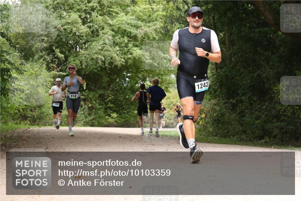 30.08.2026 - Elbe Triathlon Hamburg Antke Förster http://msf.ph/oto/10103359 30.08.2026 11:40:49 Laufen 1156, 918, 1242 meine-sportfotos.de
