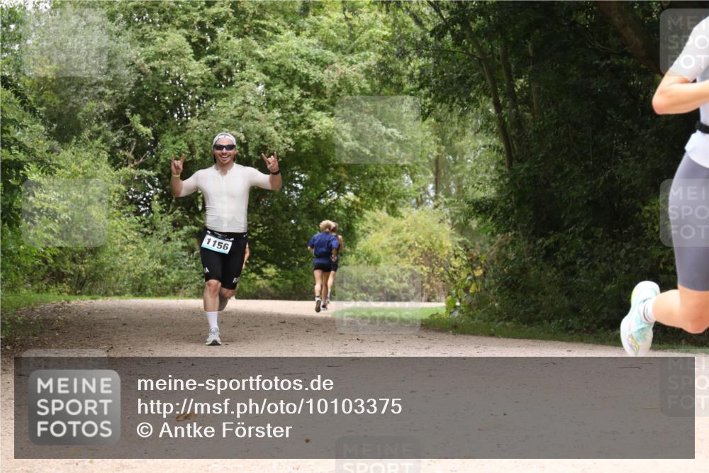 30.08.2026 - Elbe Triathlon Hamburg Antke Förster http://msf.ph/oto/10103375 30.08.2026 11:40:54 Laufen 1156 meine-sportfotos.de