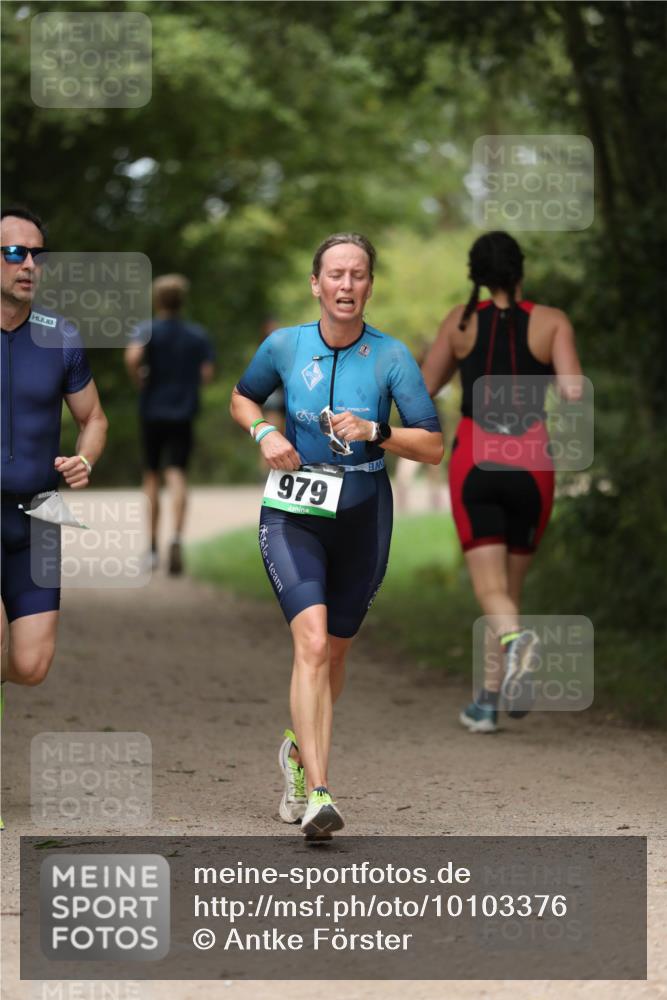 30.08.2026 - Elbe Triathlon Hamburg Antke Förster http://msf.ph/oto/10103376 30.08.2026 11:37:27 Laufen 979 meine-sportfotos.de