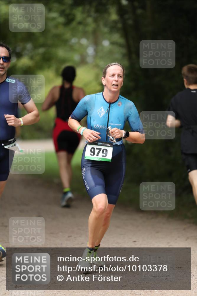 30.08.2026 - Elbe Triathlon Hamburg Antke Förster http://msf.ph/oto/10103378 30.08.2026 11:37:28 Laufen 979 meine-sportfotos.de