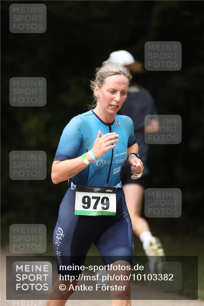 30.08.2026 - Elbe Triathlon Hamburg Antke Förster http://msf.ph/oto/10103382 30.08.2026 11:37:29 Laufen 979 meine-sportfotos.de