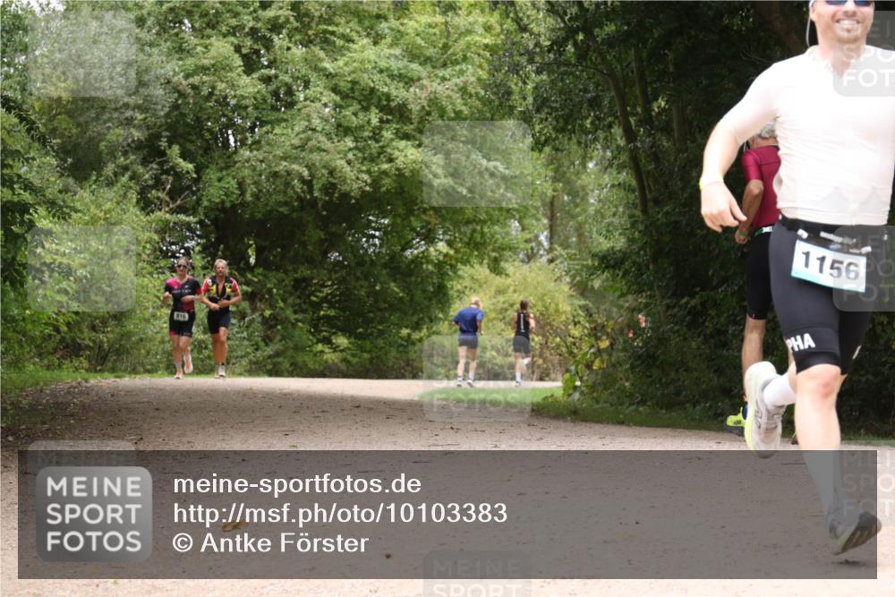 30.08.2026 - Elbe Triathlon Hamburg Antke Förster http://msf.ph/oto/10103383 30.08.2026 11:40:57 Laufen 816, 1156 meine-sportfotos.de