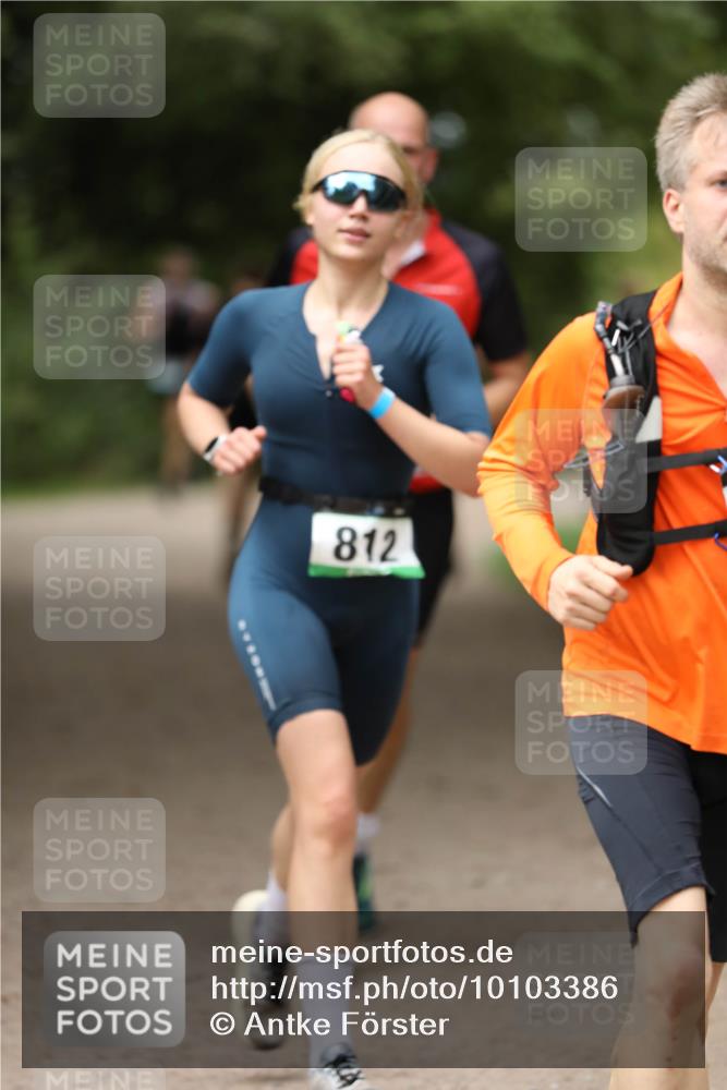 30.08.2026 - Elbe Triathlon Hamburg Antke Förster http://msf.ph/oto/10103386 30.08.2026 11:37:32 Laufen 812 meine-sportfotos.de