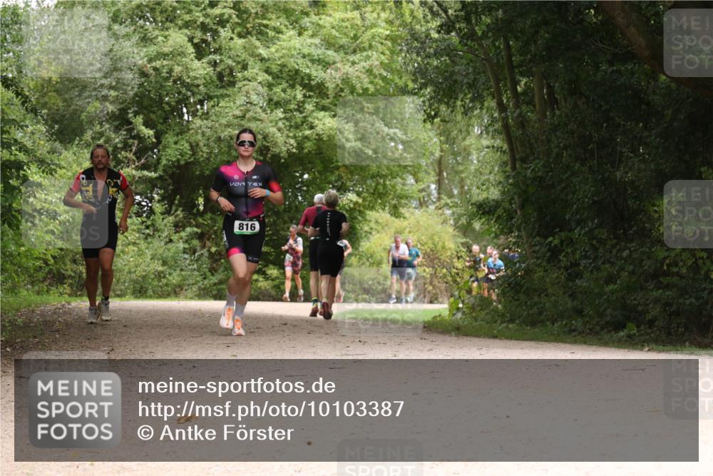 30.08.2026 - Elbe Triathlon Hamburg Antke Förster http://msf.ph/oto/10103387 30.08.2026 11:41:03 Laufen 816 meine-sportfotos.de