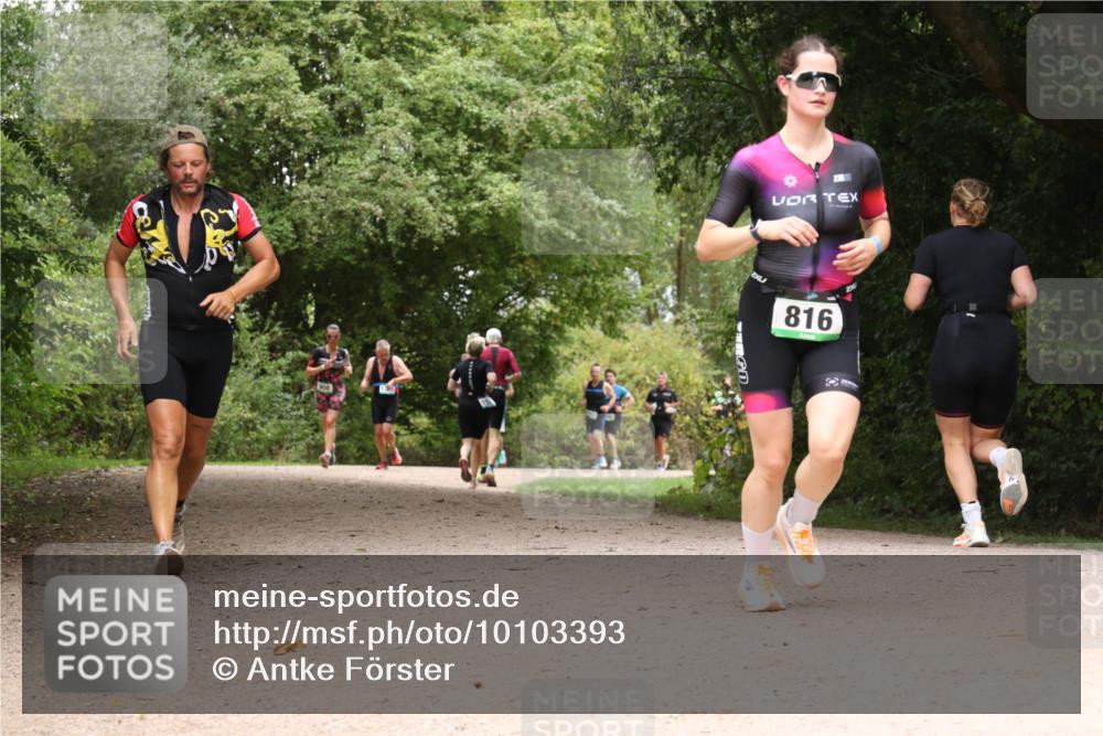 30.08.2026 - Elbe Triathlon Hamburg Antke Förster http://msf.ph/oto/10103393 30.08.2026 11:41:06 Laufen 816 meine-sportfotos.de