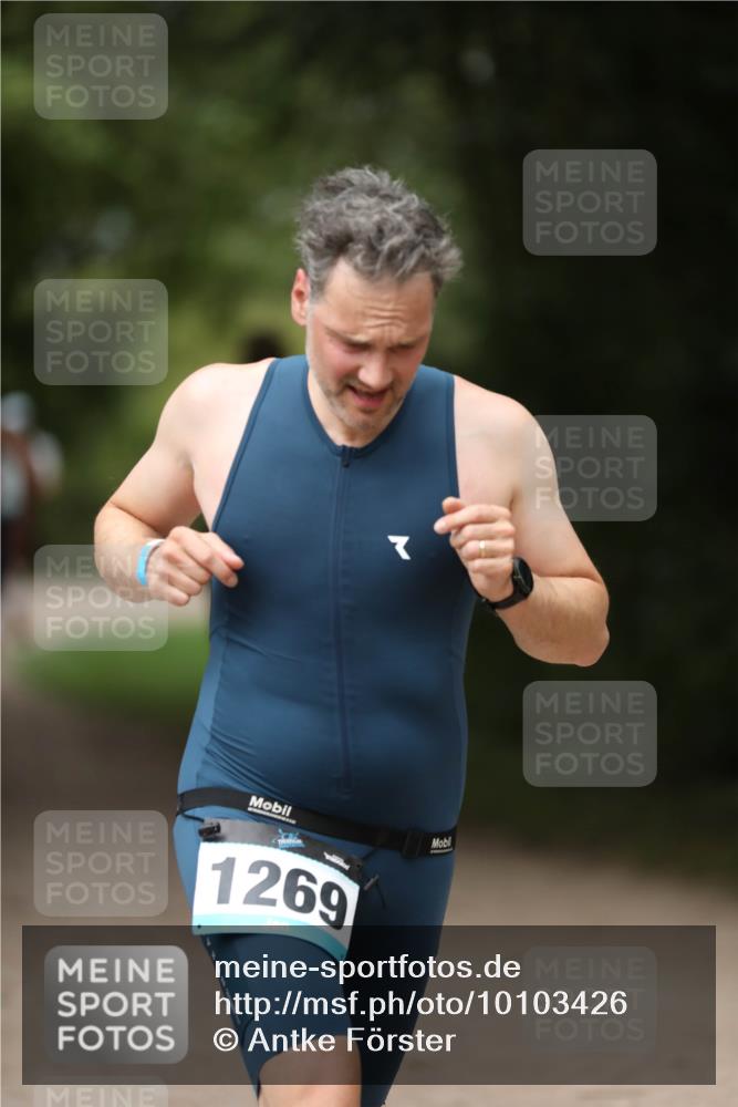 30.08.2026 - Elbe Triathlon Hamburg Antke Förster http://msf.ph/oto/10103426 30.08.2026 11:37:55 Laufen 1269 meine-sportfotos.de