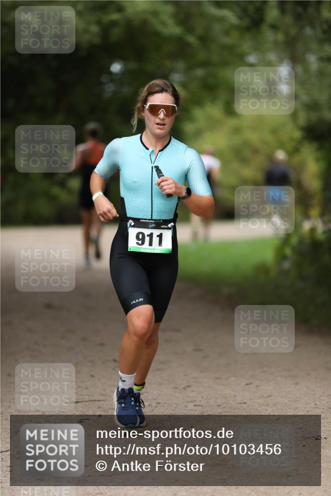 30.08.2026 - Elbe Triathlon Hamburg Antke Förster http://msf.ph/oto/10103456 30.08.2026 11:38:19 Laufen 911 meine-sportfotos.de