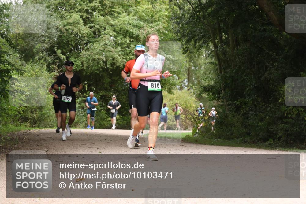30.08.2026 - Elbe Triathlon Hamburg Antke Förster http://msf.ph/oto/10103471 30.08.2026 11:41:50 Laufen 395, 810 meine-sportfotos.de