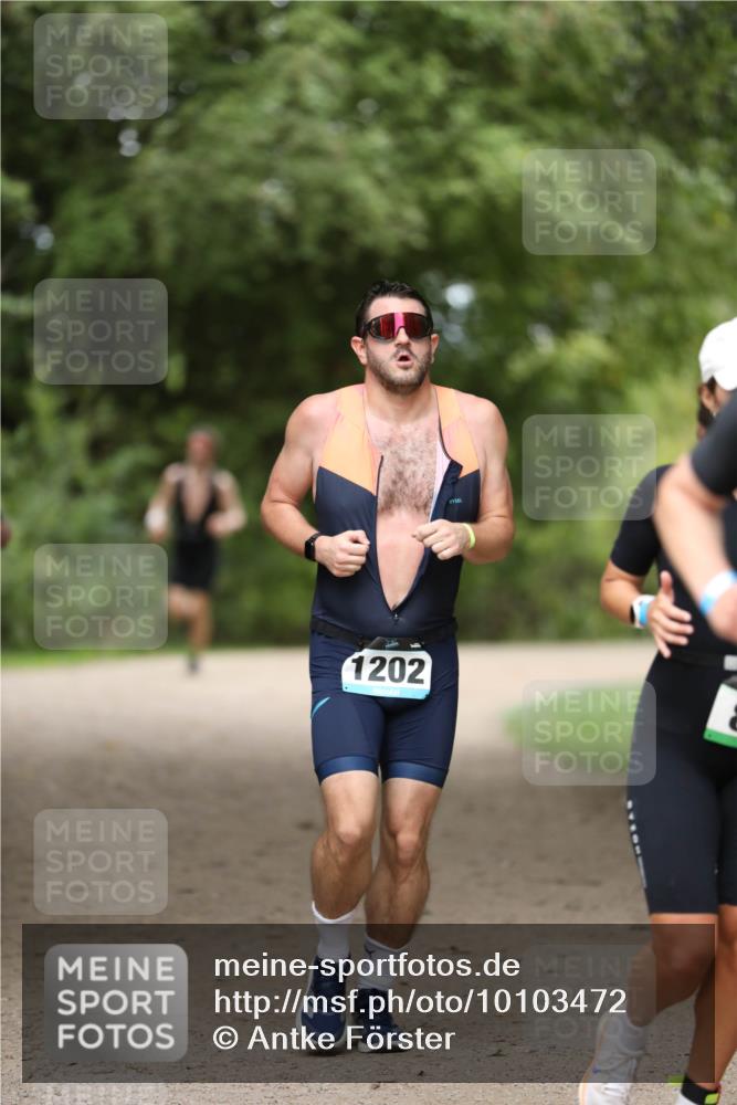 30.08.2026 - Elbe Triathlon Hamburg Antke Förster http://msf.ph/oto/10103472 30.08.2026 11:38:28 Laufen 1202 meine-sportfotos.de
