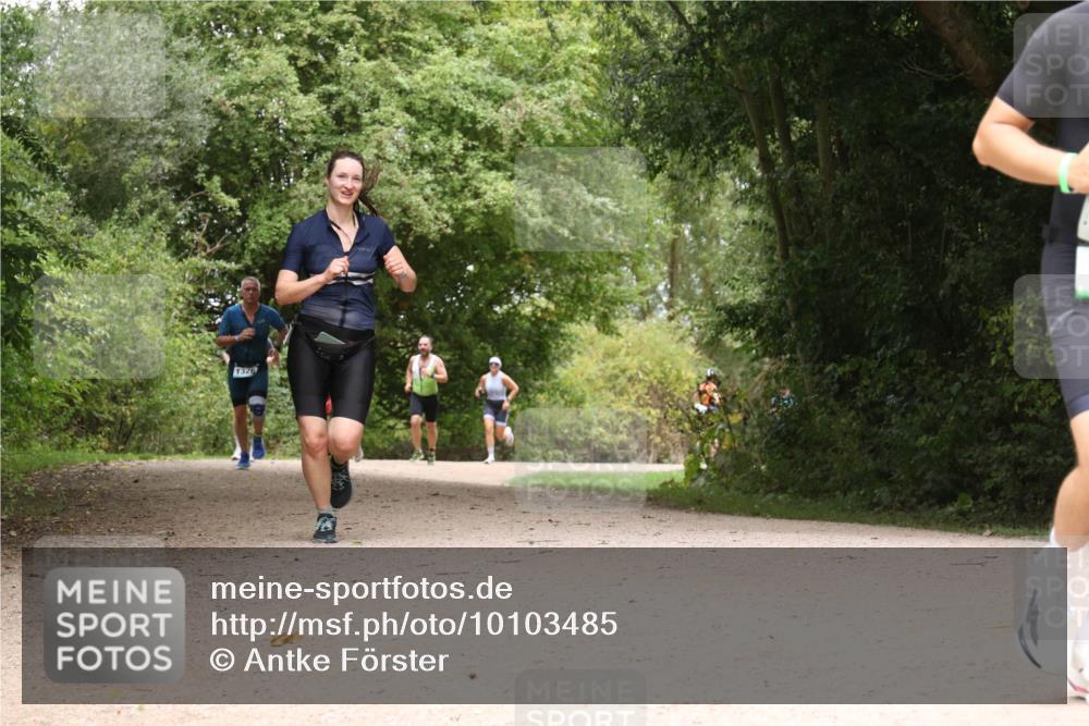 30.08.2026 - Elbe Triathlon Hamburg Antke Förster http://msf.ph/oto/10103485 30.08.2026 11:41:55 Laufen 1326 meine-sportfotos.de