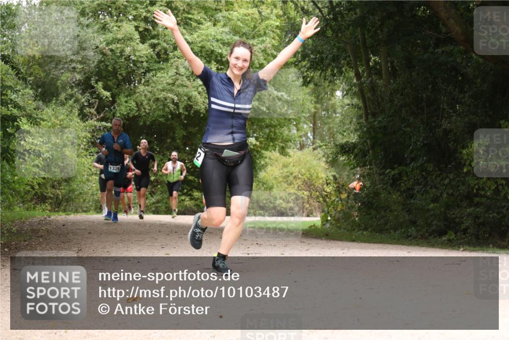 30.08.2026 - Elbe Triathlon Hamburg Antke Förster http://msf.ph/oto/10103487 30.08.2026 11:41:56 Laufen 1326, 2 meine-sportfotos.de