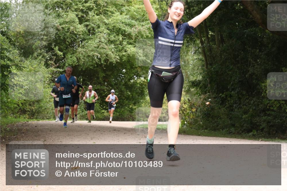 30.08.2026 - Elbe Triathlon Hamburg Antke Förster http://msf.ph/oto/10103489 30.08.2026 11:41:56 Laufen 1326 meine-sportfotos.de