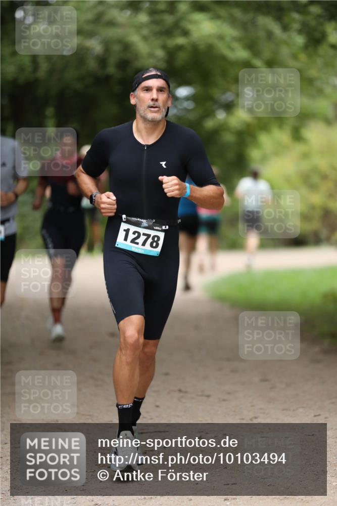 30.08.2026 - Elbe Triathlon Hamburg Antke Förster http://msf.ph/oto/10103494 30.08.2026 11:38:56 Laufen 1278 meine-sportfotos.de