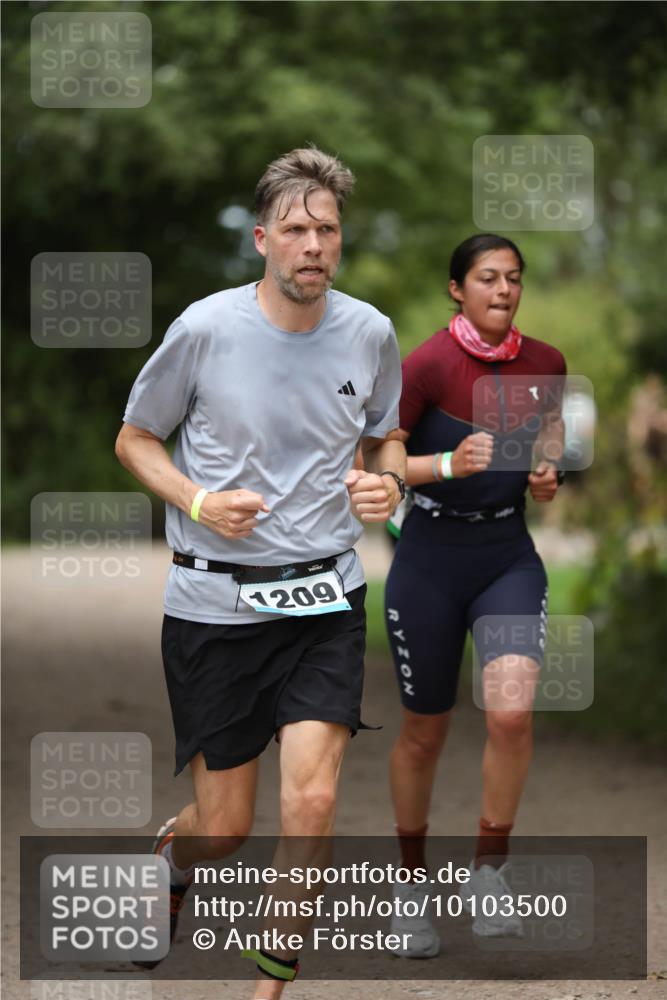 30.08.2026 - Elbe Triathlon Hamburg Antke Förster http://msf.ph/oto/10103500 30.08.2026 11:38:59 Laufen 1209 meine-sportfotos.de