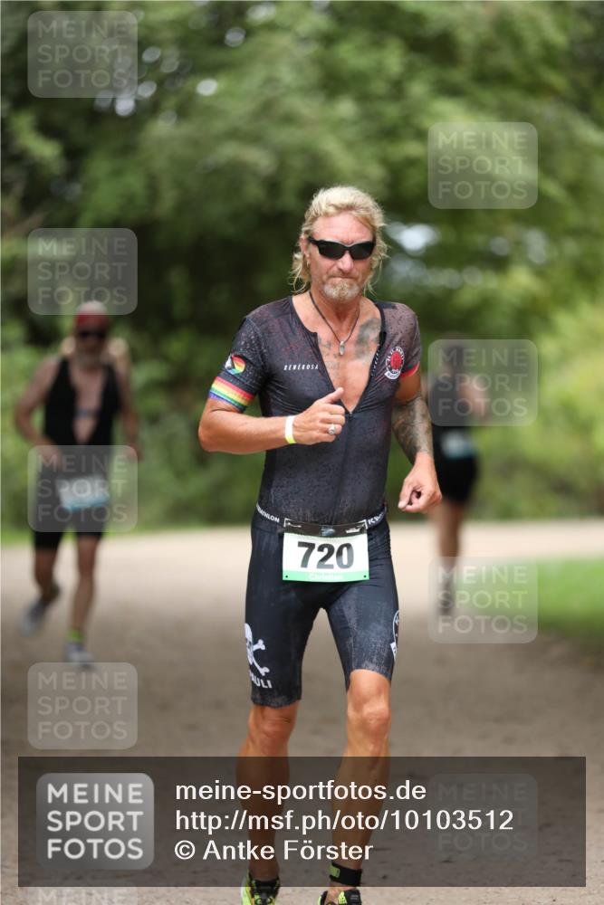 30.08.2026 - Elbe Triathlon Hamburg Antke Förster http://msf.ph/oto/10103512 30.08.2026 11:39:08 Laufen 720 meine-sportfotos.de