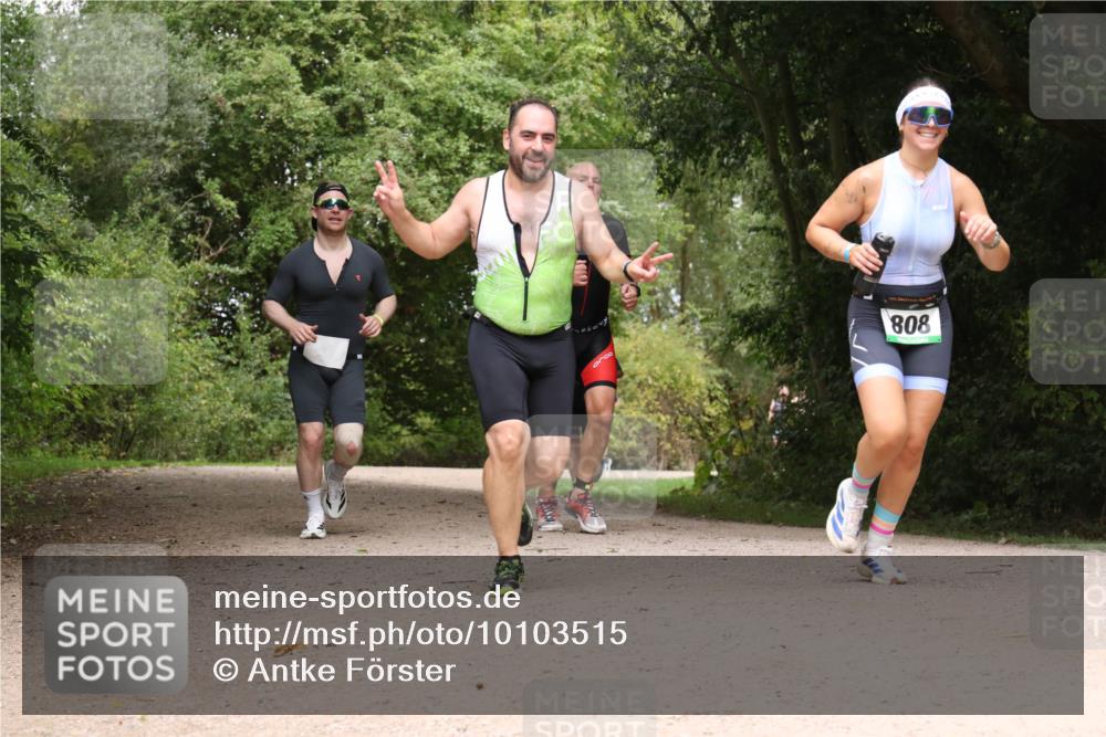 30.08.2026 - Elbe Triathlon Hamburg Antke Förster http://msf.ph/oto/10103515 30.08.2026 11:42:05 Laufen 808 meine-sportfotos.de