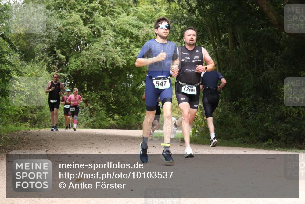 30.08.2026 - Elbe Triathlon Hamburg Antke Förster http://msf.ph/oto/10103537 30.08.2026 11:42:22 Laufen 713, 547, 1296 meine-sportfotos.de
