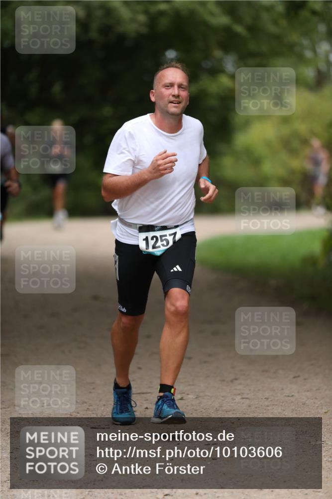 30.08.2026 - Elbe Triathlon Hamburg Antke Förster http://msf.ph/oto/10103606 30.08.2026 11:40:18 Laufen 1257 meine-sportfotos.de