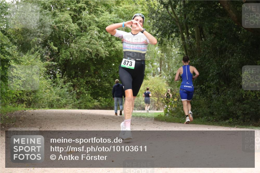 30.08.2026 - Elbe Triathlon Hamburg Antke Förster http://msf.ph/oto/10103611 30.08.2026 11:43:23 Laufen 873 meine-sportfotos.de