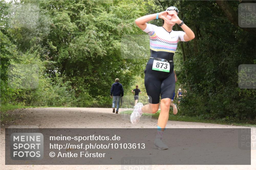 30.08.2026 - Elbe Triathlon Hamburg Antke Förster http://msf.ph/oto/10103613 30.08.2026 11:43:24 Laufen 873 meine-sportfotos.de
