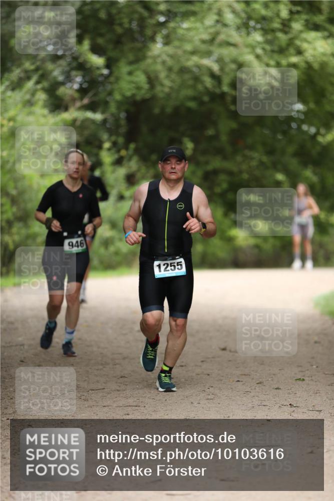 30.08.2026 - Elbe Triathlon Hamburg Antke Förster http://msf.ph/oto/10103616 30.08.2026 11:40:23 Laufen 946, 1255 meine-sportfotos.de