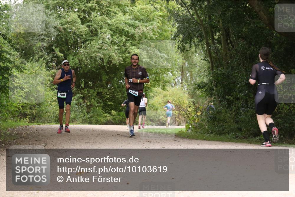 30.08.2026 - Elbe Triathlon Hamburg Antke Förster http://msf.ph/oto/10103619 30.08.2026 11:43:42 Laufen 788, 1135 meine-sportfotos.de