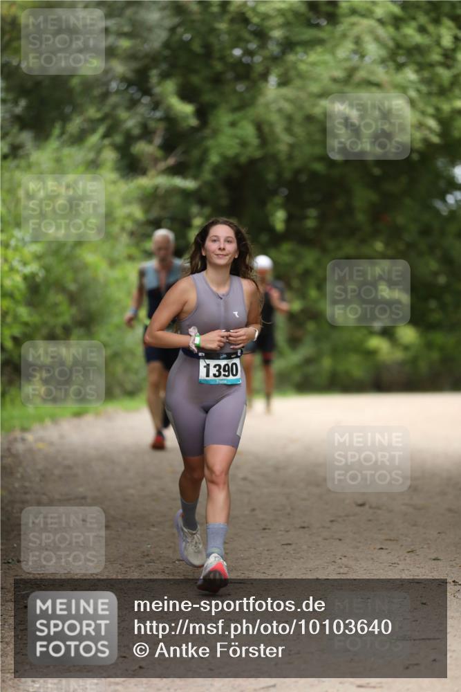 30.08.2026 - Elbe Triathlon Hamburg Antke Förster http://msf.ph/oto/10103640 30.08.2026 11:40:36 Laufen 1390 meine-sportfotos.de