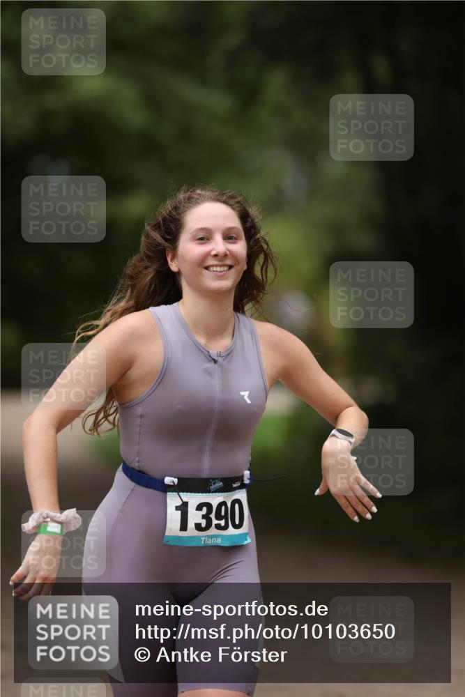 30.08.2026 - Elbe Triathlon Hamburg Antke Förster http://msf.ph/oto/10103650 30.08.2026 11:40:38 Laufen 1390 meine-sportfotos.de