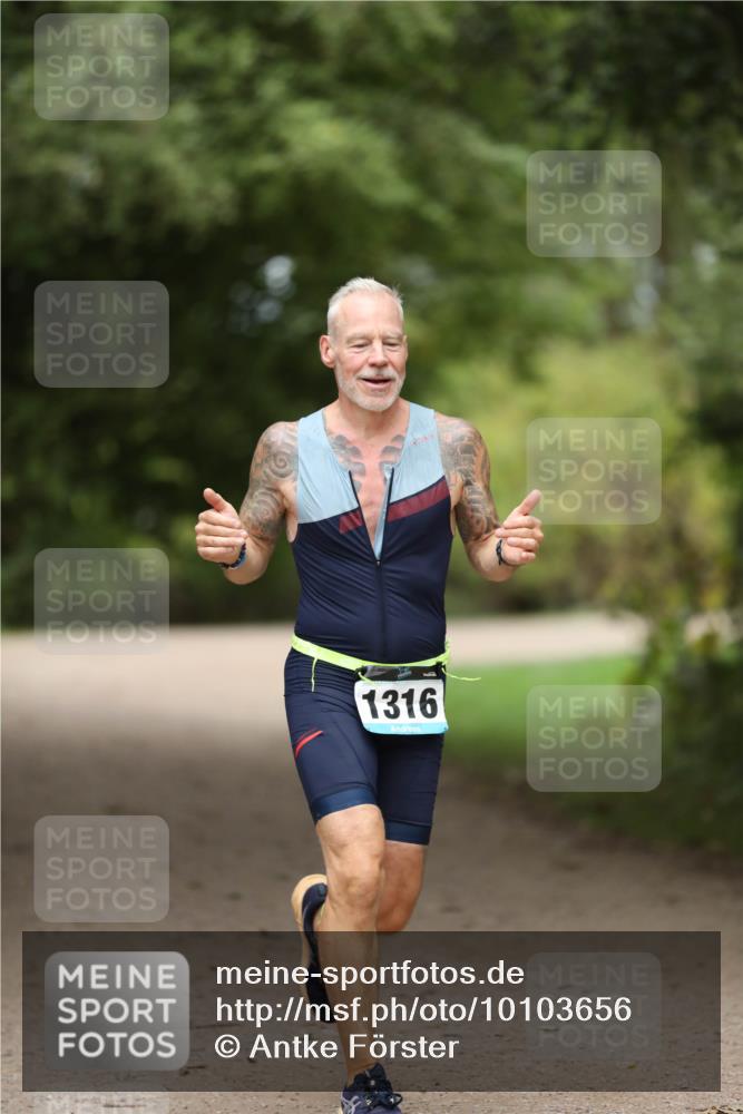 30.08.2026 - Elbe Triathlon Hamburg Antke Förster http://msf.ph/oto/10103656 30.08.2026 11:40:41 Laufen 1316 meine-sportfotos.de