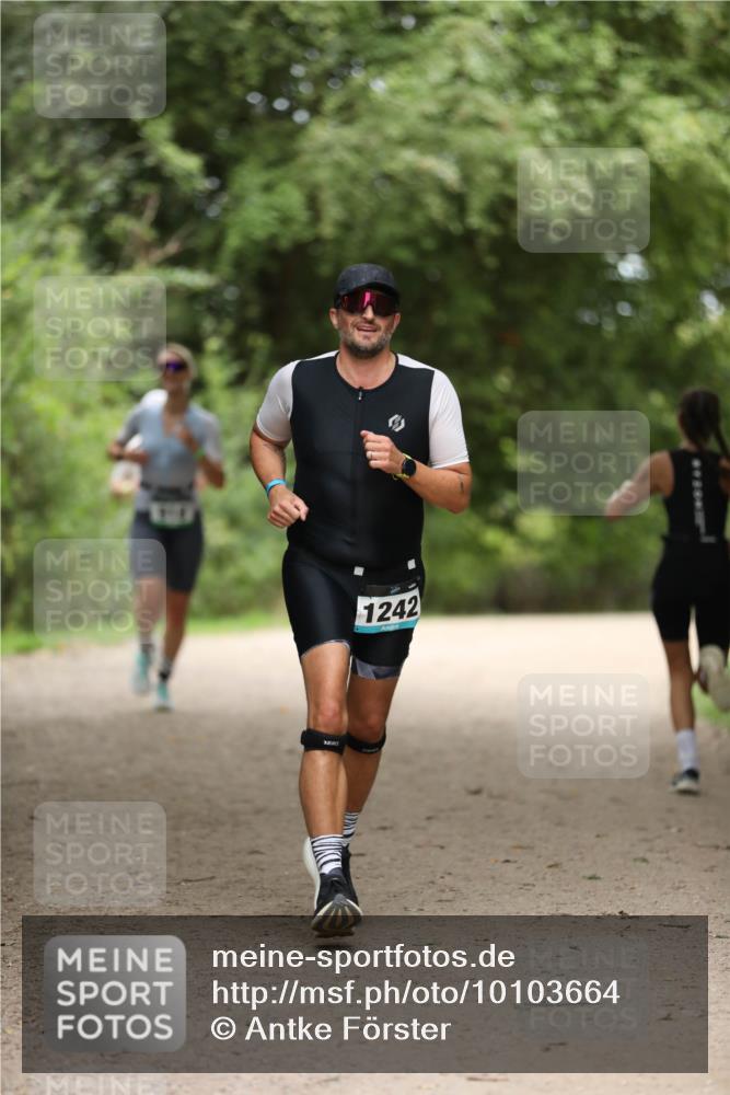 30.08.2026 - Elbe Triathlon Hamburg Antke Förster http://msf.ph/oto/10103664 30.08.2026 11:40:48 Laufen 1242 meine-sportfotos.de