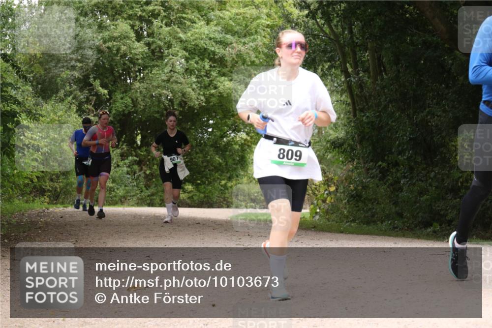 30.08.2026 - Elbe Triathlon Hamburg Antke Förster http://msf.ph/oto/10103673 30.08.2026 11:44:43 Laufen 907, 809 meine-sportfotos.de