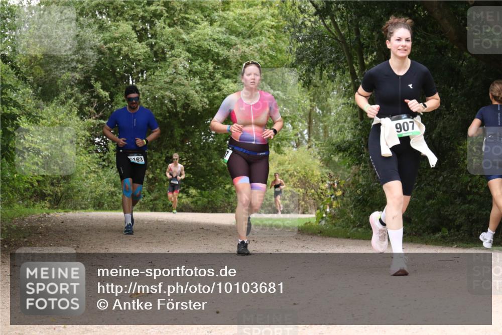30.08.2026 - Elbe Triathlon Hamburg Antke Förster http://msf.ph/oto/10103681 30.08.2026 11:44:47 Laufen 163, 907 meine-sportfotos.de