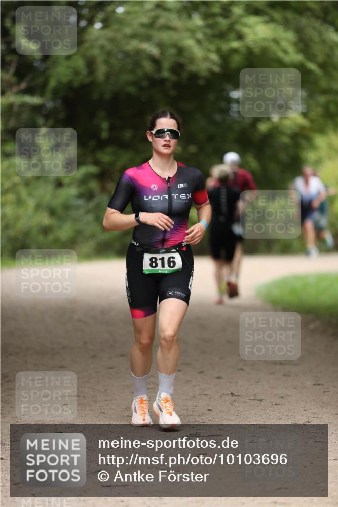 30.08.2026 - Elbe Triathlon Hamburg Antke Förster http://msf.ph/oto/10103696 30.08.2026 11:41:05 Laufen 816 meine-sportfotos.de