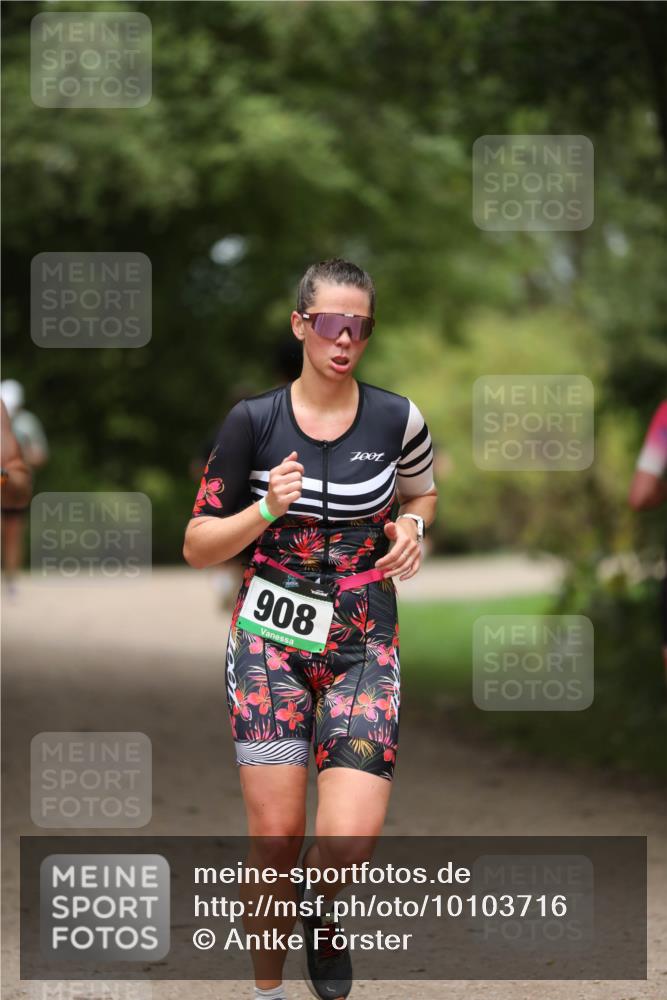 30.08.2026 - Elbe Triathlon Hamburg Antke Förster http://msf.ph/oto/10103716 30.08.2026 11:41:15 Laufen 908, 7001 meine-sportfotos.de