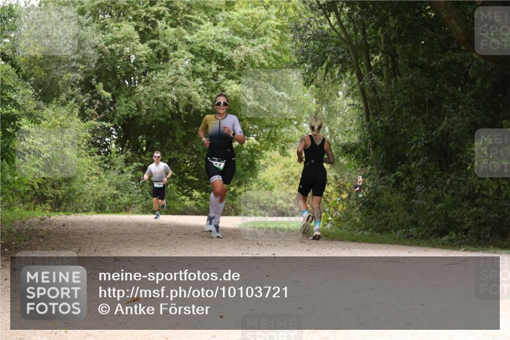 30.08.2026 - Elbe Triathlon Hamburg Antke Förster http://msf.ph/oto/10103721 30.08.2026 11:45:19 Laufen  meine-sportfotos.de
