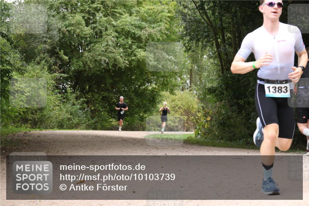 30.08.2026 - Elbe Triathlon Hamburg Antke Förster http://msf.ph/oto/10103739 30.08.2026 11:45:26 Laufen 1383 meine-sportfotos.de