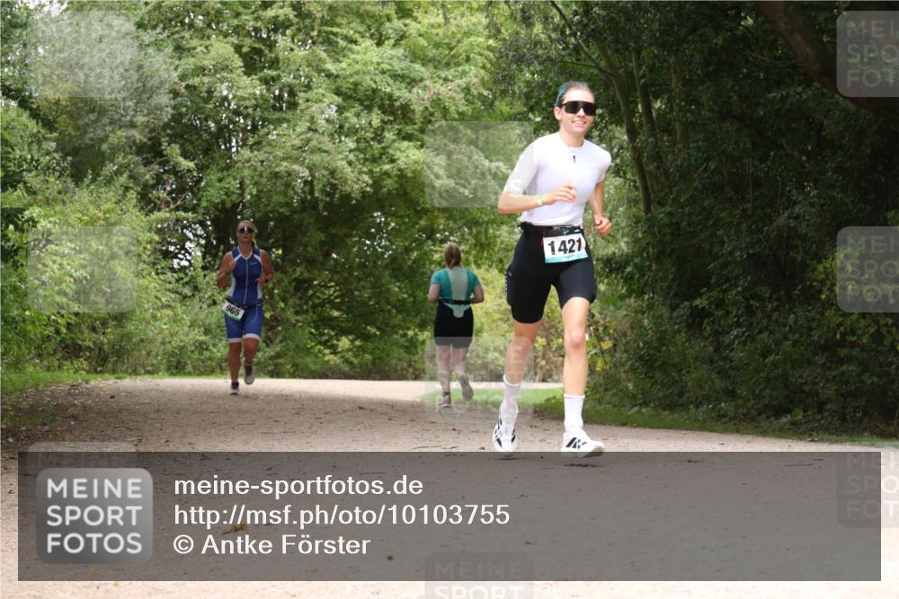 30.08.2026 - Elbe Triathlon Hamburg Antke Förster http://msf.ph/oto/10103755 30.08.2026 11:45:44 Laufen 965, 1421 meine-sportfotos.de