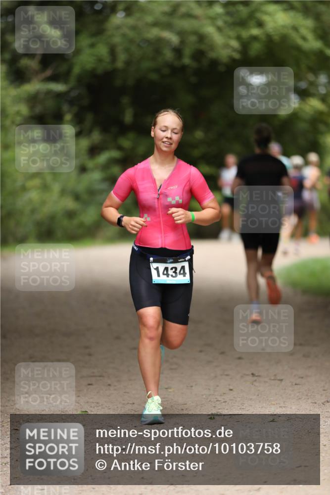 30.08.2026 - Elbe Triathlon Hamburg Antke Förster http://msf.ph/oto/10103758 30.08.2026 11:41:35 Laufen 2, 1434 meine-sportfotos.de