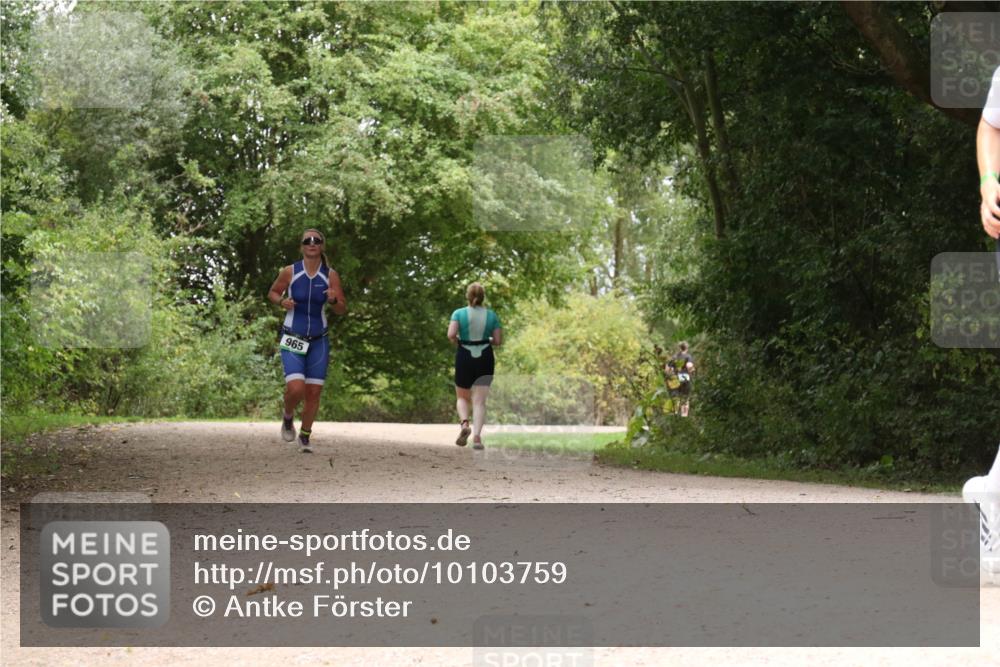 30.08.2026 - Elbe Triathlon Hamburg Antke Förster http://msf.ph/oto/10103759 30.08.2026 11:45:45 Laufen 965 meine-sportfotos.de