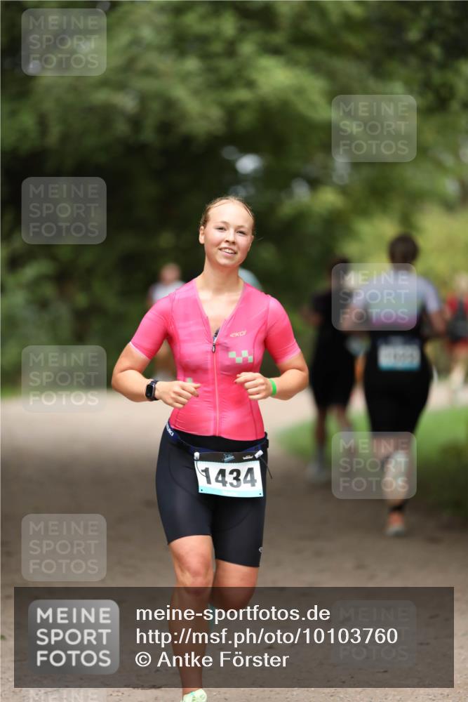 30.08.2026 - Elbe Triathlon Hamburg Antke Förster http://msf.ph/oto/10103760 30.08.2026 11:41:36 Laufen 1434 meine-sportfotos.de