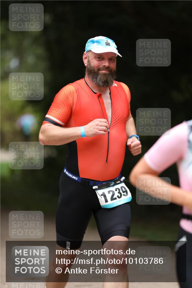 30.08.2026 - Elbe Triathlon Hamburg Antke Förster http://msf.ph/oto/10103786 30.08.2026 11:41:53 Laufen 1239 meine-sportfotos.de