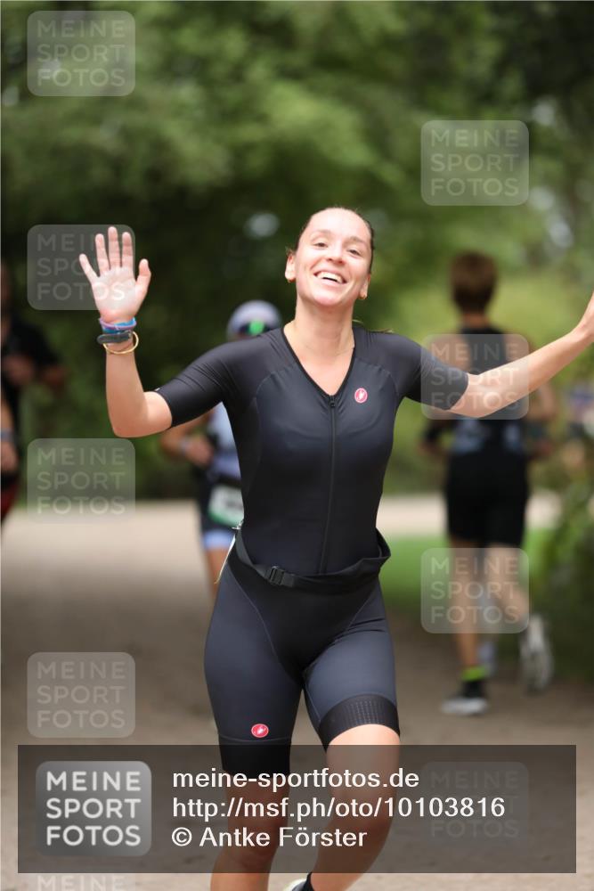 30.08.2026 - Elbe Triathlon Hamburg Antke Förster http://msf.ph/oto/10103816 30.08.2026 11:42:04 Laufen  meine-sportfotos.de