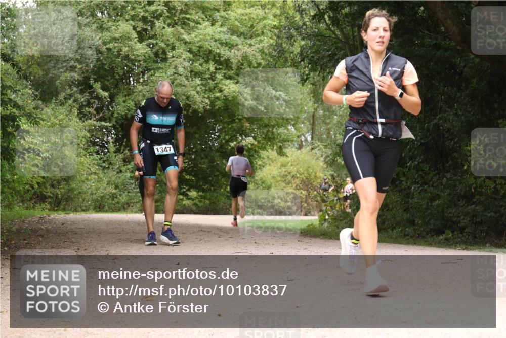 30.08.2026 - Elbe Triathlon Hamburg Antke Förster http://msf.ph/oto/10103837 30.08.2026 11:47:15 Laufen 1347 meine-sportfotos.de