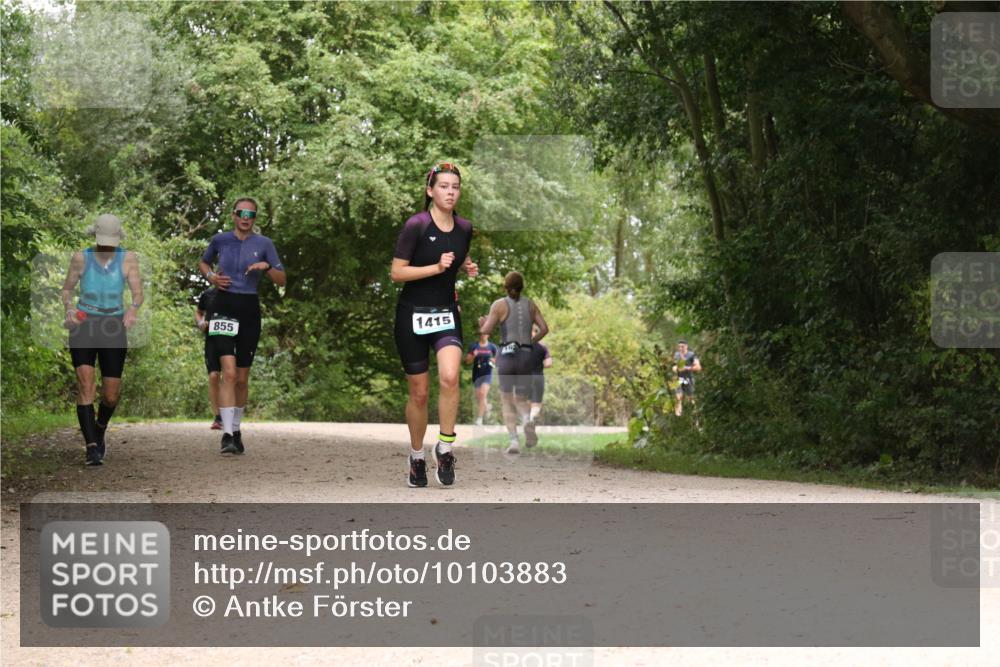 30.08.2026 - Elbe Triathlon Hamburg Antke Förster http://msf.ph/oto/10103883 30.08.2026 11:47:45 Laufen 855, 1415 meine-sportfotos.de