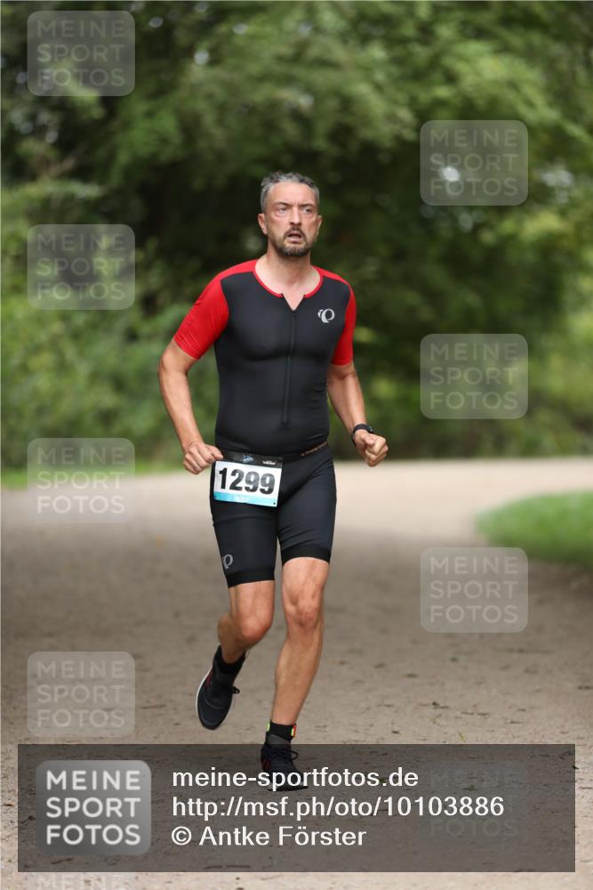 30.08.2026 - Elbe Triathlon Hamburg Antke Förster http://msf.ph/oto/10103886 30.08.2026 11:42:56 Laufen 1299, 0 meine-sportfotos.de