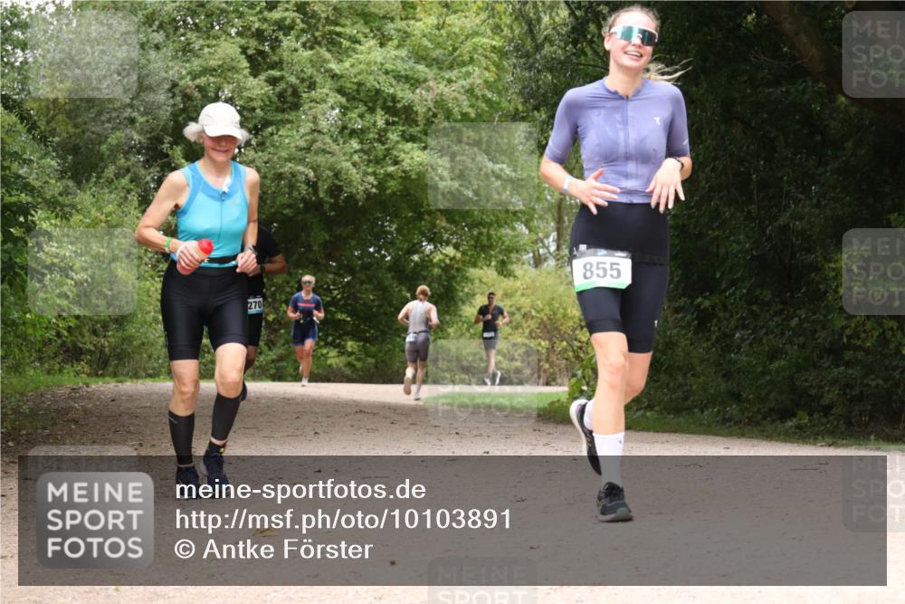30.08.2026 - Elbe Triathlon Hamburg Antke Förster http://msf.ph/oto/10103891 30.08.2026 11:47:49 Laufen 270, 855 meine-sportfotos.de