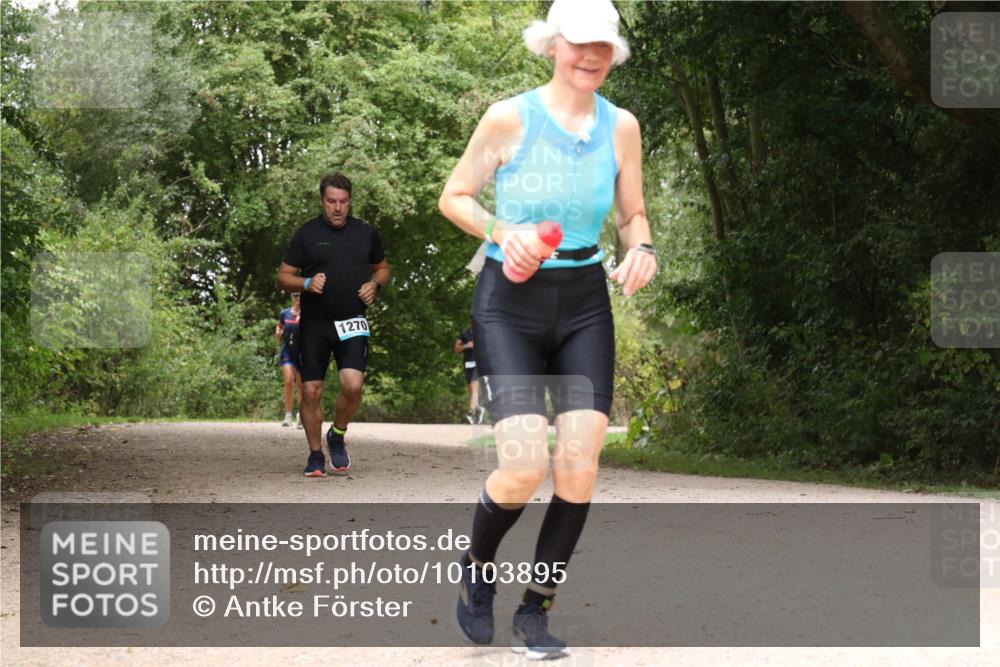 30.08.2026 - Elbe Triathlon Hamburg Antke Förster http://msf.ph/oto/10103895 30.08.2026 11:47:51 Laufen 1270 meine-sportfotos.de