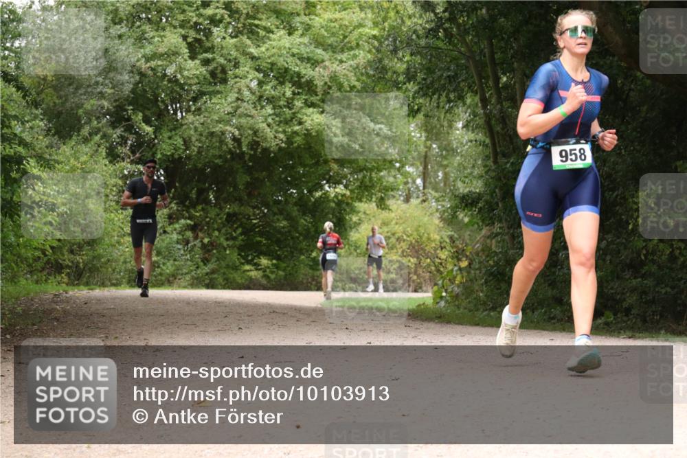 30.08.2026 - Elbe Triathlon Hamburg Antke Förster http://msf.ph/oto/10103913 30.08.2026 11:48:00 Laufen 958 meine-sportfotos.de