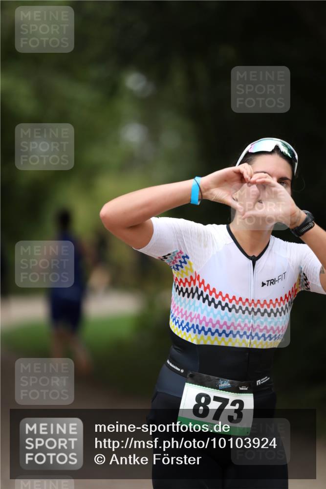 30.08.2026 - Elbe Triathlon Hamburg Antke Förster http://msf.ph/oto/10103924 30.08.2026 11:43:25 Laufen 873, 32 meine-sportfotos.de